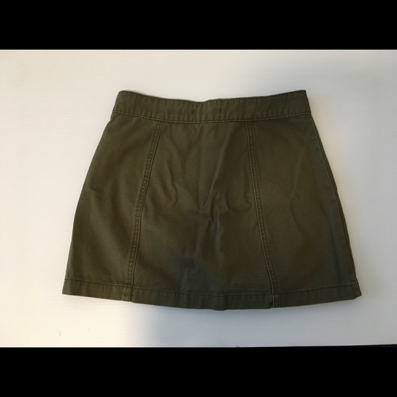 Forever 21 Dark Green Mini Skirt size small - Picture 2 of 7